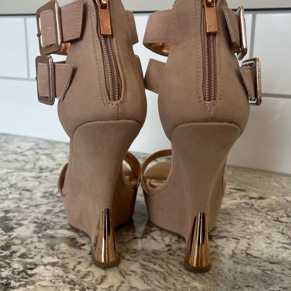 Shoedazzel heals - Picture 2 of 3